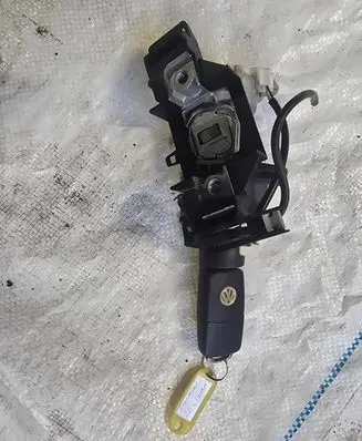 Volkswagen Touran II Ignition lock 1K0905851B 0131C816711