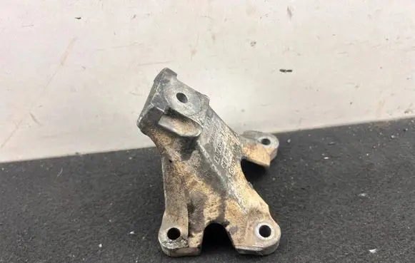 Audi A4 S4 B7 8E 8H Engine mounting bracket 8E0199307AB 89861ZA AAS112CC1