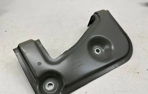 BMW X7 G07 Fender mounting bracket 7418219