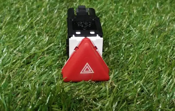 Volkswagen Jetta V Hazard light switch 1K0953509A