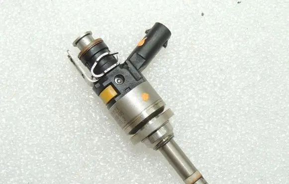 Mercedes-Benz E W212 Fuel injector A271078112380 A2710781123