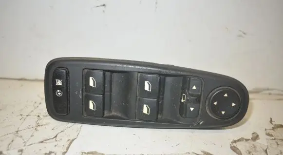 Citroen C4 I Picasso Electric window control switch 96639382ZD