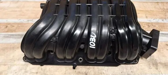 Toyota Avensis T220 Intake manifold