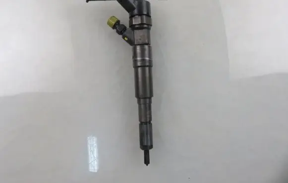 BMW 5 E39 Fuel injector 7785984 0445110047