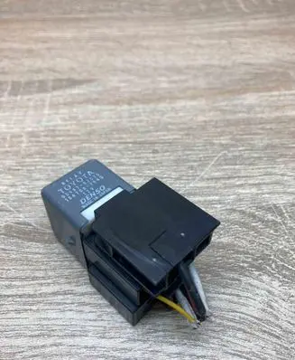 Toyota Corolla Verso AR10 Other relay 9098702025 1567002540 WITHPLUG
