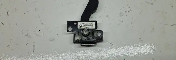 BMW 5 F10 F11 Engine bonnet (hood) release handle 7183765 300410