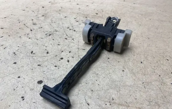 Opel Insignia A Front door check strap stopper 