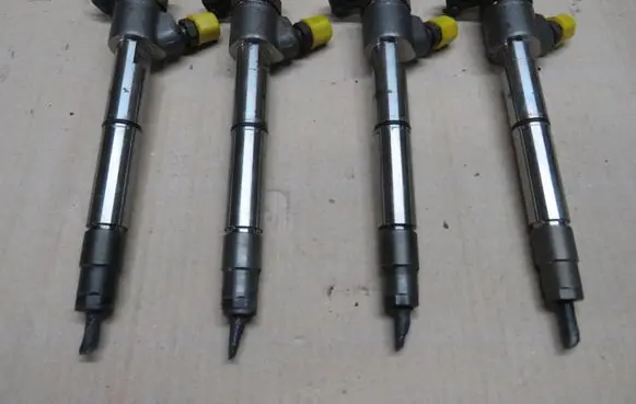 Opel Insignia A Fuel injector 55488616