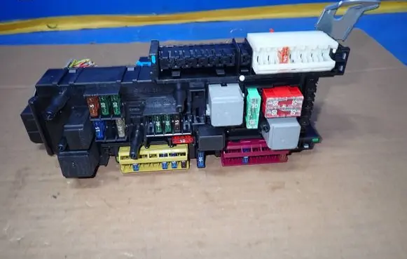Mercedes-Benz E W212 SAM control unit 5DK01102331