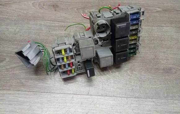 Volvo V70 Fuse module