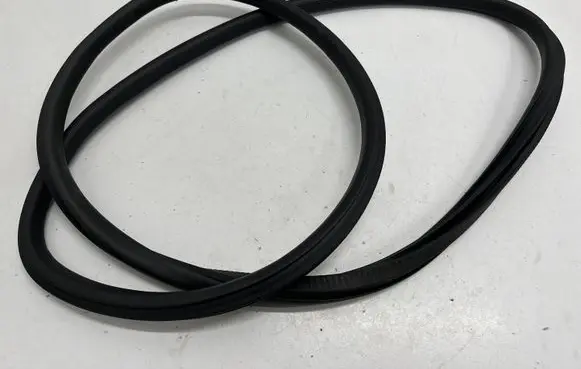 Rear door rubber seal (on body)