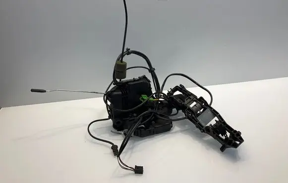 Mercedes-Benz CLS C219 Front door lock 2197200835 A2197200835