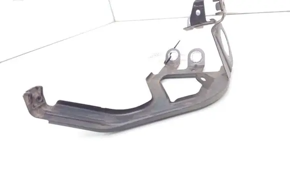 BMW M5 Fender mounting bracket
