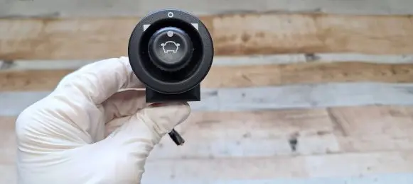Wing mirror switch