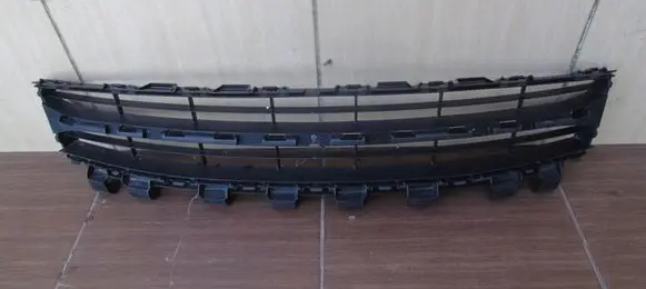 Renault Megane II Front bumper lower grill 8200740525