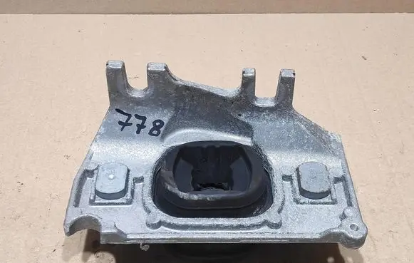 Renault Clio IV Gearbox mounting bracket 112228880R