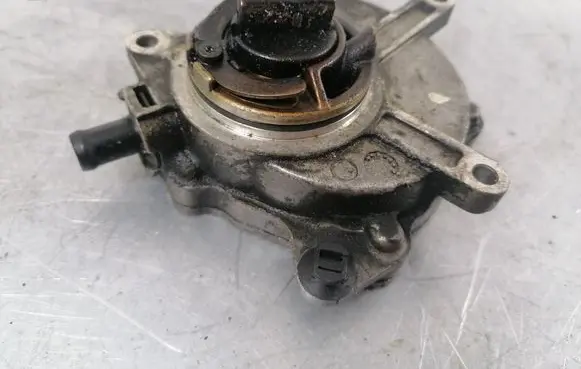 Audi A6 S6 C6 4F Vacuum pump 06D145100E