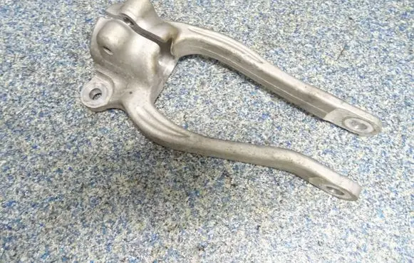 BMW M5 F90 Lower shock absorber bracket 6861199