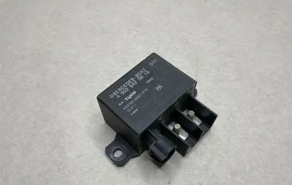 Mercedes-Benz E W211 Charging relay A0025423819