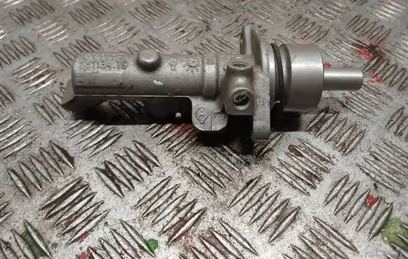 Toyota Avensis T250 Master brake cylinder 25113479