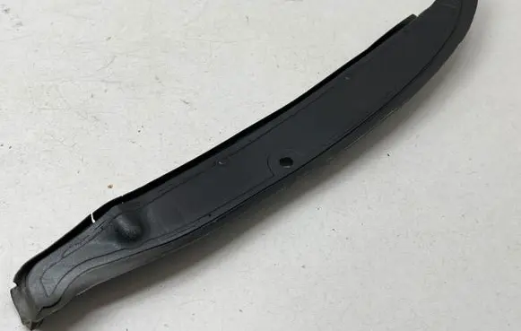 Renault Megane III Fender end trim 631120005R