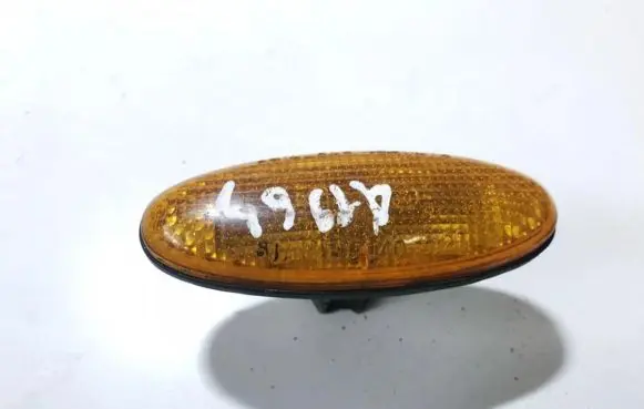 Mazda 323 F Front fender indicator light 0464120 046-4120