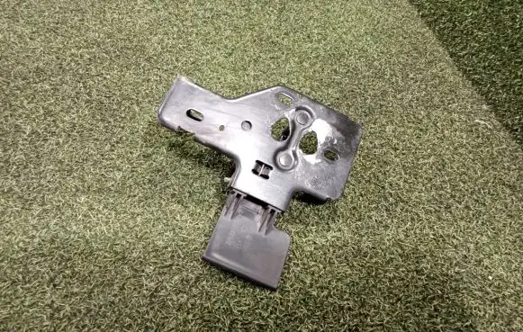Porsche Cayenne (92A) Engine bonnet/hood lock/latch loop/hook 7P5823480A 7P5823480