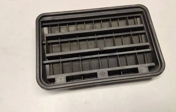 BMW 3 E90 E91 Quarter panel pressure vent 6962293 64226962293