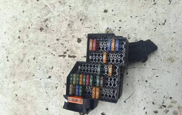 Volkswagen Touareg II Fuse module