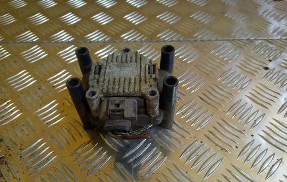Seat Alhambra (Mk1) High voltage ignition coil 311740