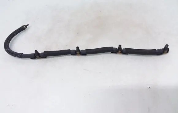 Volkswagen PASSAT B7 Fuel return line/hose 