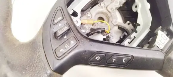 Steering wheel buttons/switches