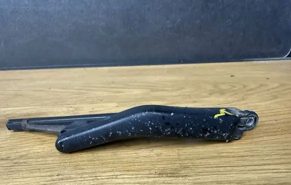 Volvo V70 Headlight wiper blade 