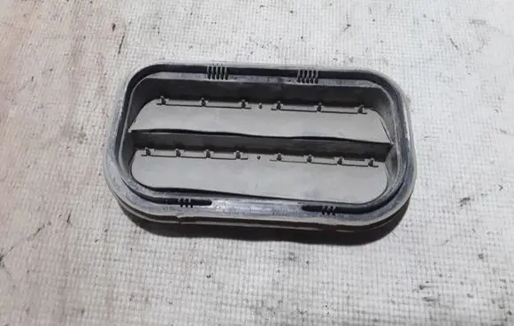 Volkswagen Caddy Fender grill 7L0819181