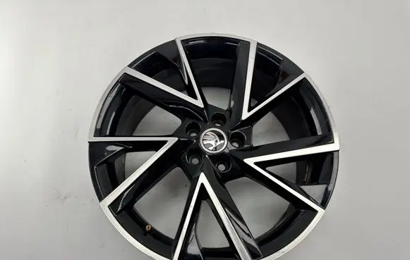 Skoda Kamiq R18 alloy rim 657601025G