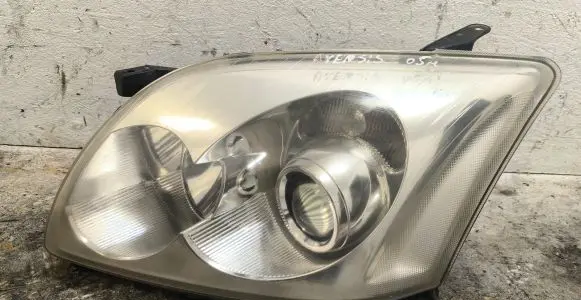 Toyota Avensis T250 Headlight/headlamp