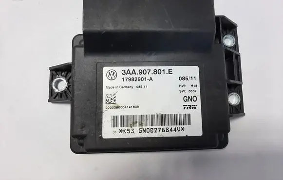 Volkswagen PASSAT B7 Rear brake EMF control unit/module 17982901A 3AA907801E
