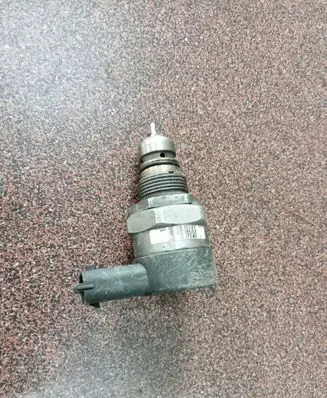 Volvo S80 Fuel pressure regulator 30777576