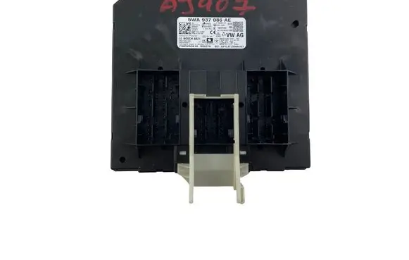 Volkswagen Golf VIII Central body control module 5WA937086AE