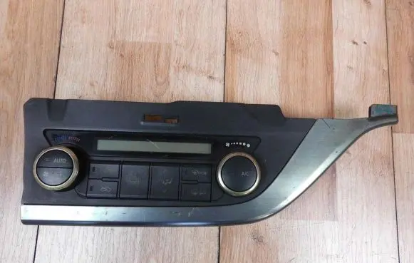 Toyota Auris E180 Climate control unit 5590002460
