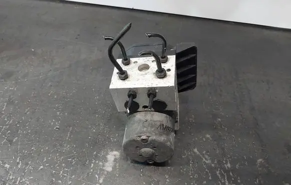 Volkswagen PASSAT B5 ABS Pump 8E0614111T 0265202401