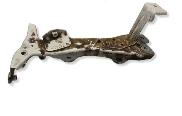 Audi A3 S3 8V Fender mounting bracket 8V0821131