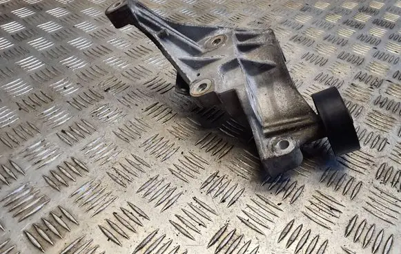 Chrysler Grand Voyager V Power steering pump mounting bracket 90513157F