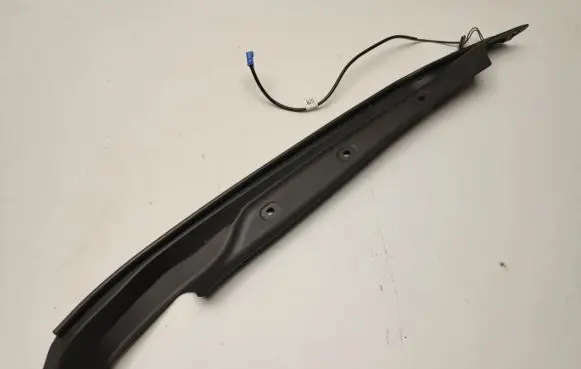 Mercedes-Benz GL X166 Tailgate/trunk side cover trim A1668700551