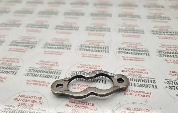 Volkswagen Touareg I Fuel Injector clamp holder 