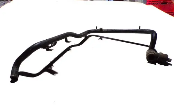 Audi A4 S4 B5 8D Engine coolant pipe/hose 058103213