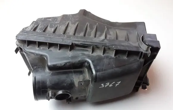 Toyota Avensis T250 Air filter box 177010R010
