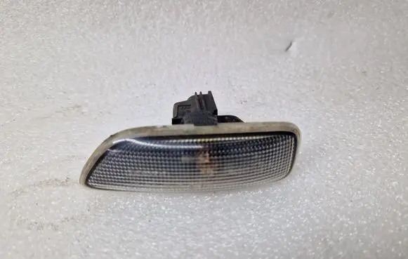Volvo V70 Front fender indicator light 8658945