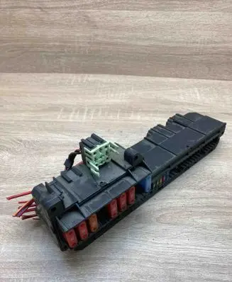 BMW 5 E60 E61 Fuse module 25613290 18684