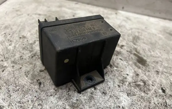 Peugeot 607 Glow plug pre-heat relay 0281003018